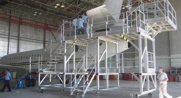 Access, docks and stepladders for aircraft
