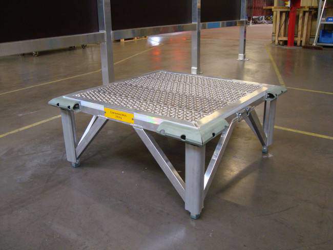 Access stepladder for cargo bay and maintenance on helicopter ec120 noze