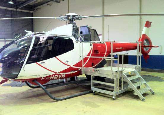 Escabeau mobile pour la maintenance des hélicoptères