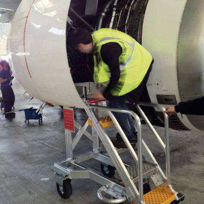 Escabeau de piste technique pour accès moteur Airbus A320
