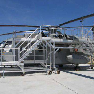 Plateforme d'accès et de maintenance pour hélicoptère