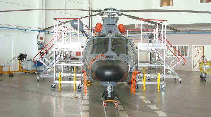 Plateforme de maintenance pour hélicoptère Dauphin
